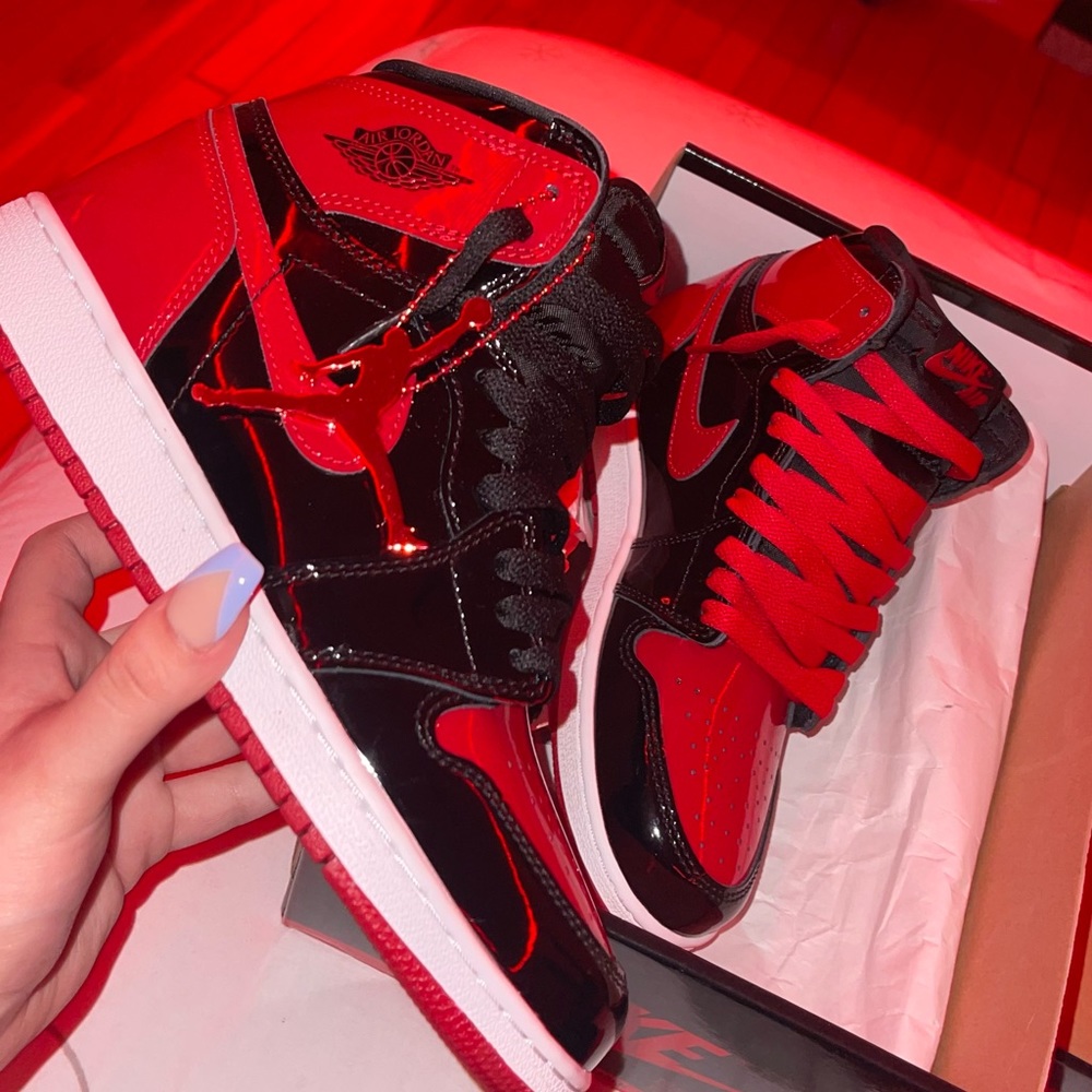 Jordan 1s high patent Bred size 5.5Y / 7W
